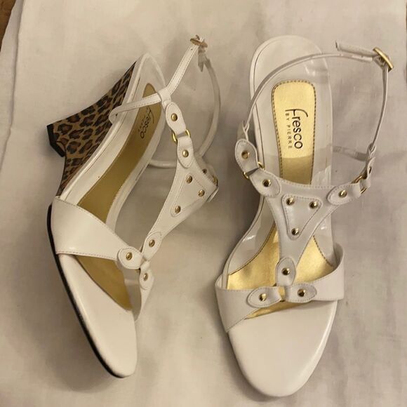 FRESCO BY PIERRE WHITE/GOLD LEOPARD WEDGE SANDALS. NEW - Picture 1 of 9